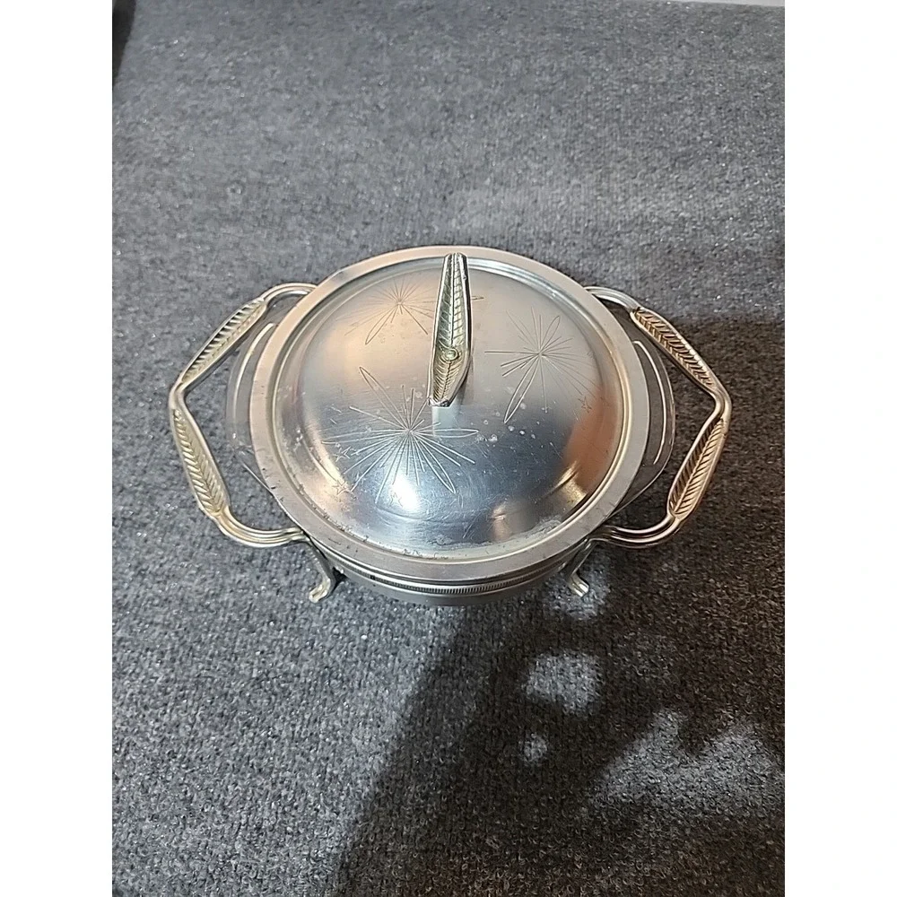 Vintage Pyrex Casserole Dish Atomic  Aluminum Holder Cradle & Lid 1.5 Qt E1
